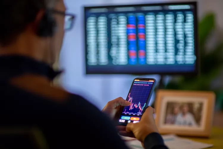 What Is Insider Trading? Definition & Real-World Example Explained What is insider trading